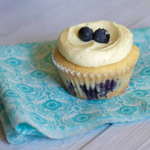 lemon-blueberry-cupcakes (2)